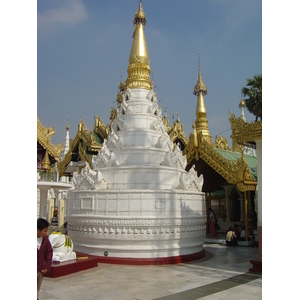 Picture Myanmar Yangon Shwedagon Pagoda 2005-01 20 - Photographers Shwedagon Pagoda