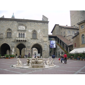 Picture Italy Bergamo 2002-07 4 - Shopping Mall Bergamo