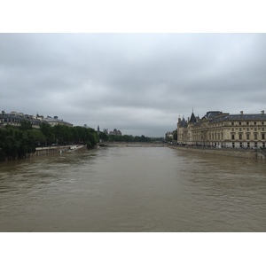 Picture France Paris Seine river 2016-06 29 - Perspective Seine river