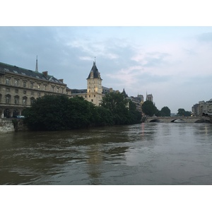 Picture France Paris Seine river 2016-06 47 - Car Seine river