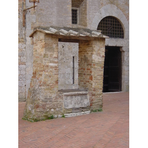 Picture Italy San Gimignano 2004-03 37 - Shopping Mall San Gimignano