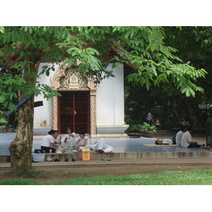 Picture Thailand Chiang Mai Inside Canal Wat Phra Sing temple 2006-04 16 - Trail Wat Phra Sing temple