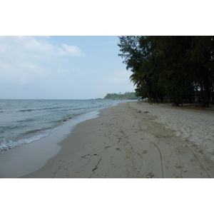 Picture Thailand Ko Chang Klong Prao beach 2011-02 80 - Car Klong Prao beach