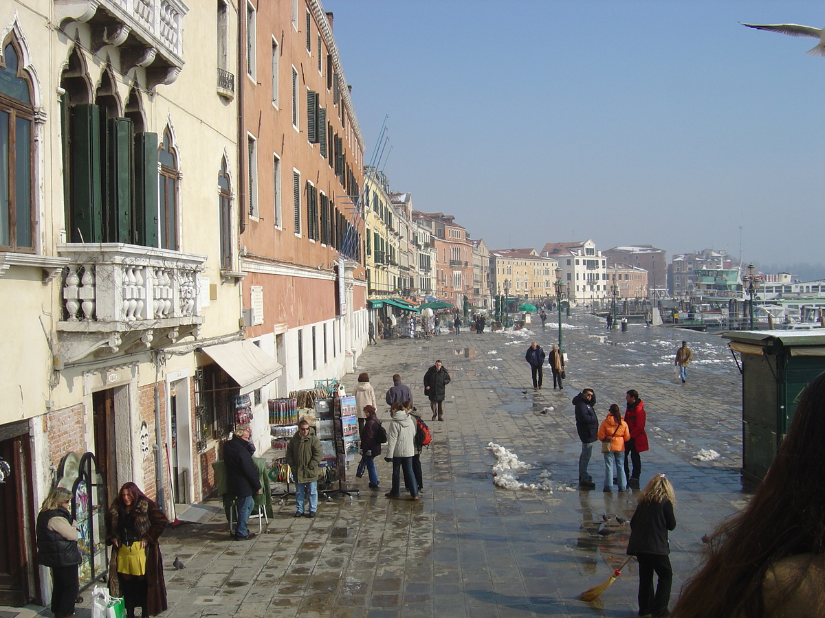 Picture Italy Venice 2005-03 119 - Transport Venice