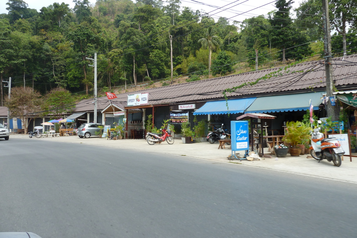 Picture Thailand Ko Chang Island road 2011-02 40 - Lands Island road