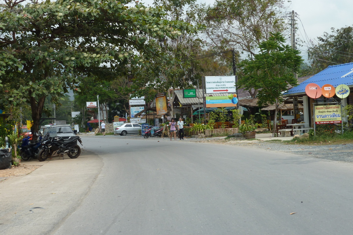 Picture Thailand Ko Chang Island road 2011-02 55 - Resort Island road