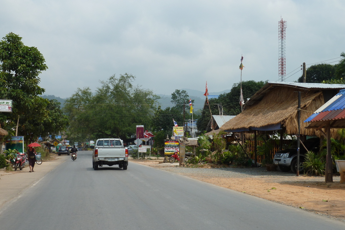 Picture Thailand Ko Chang Island road 2011-02 44 - Monument Island road