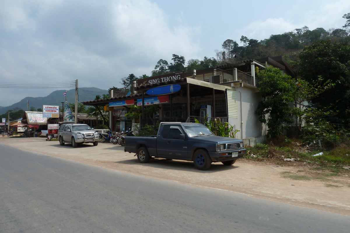 Picture Thailand Ko Chang Island road 2011-02 43 - Savings Island road