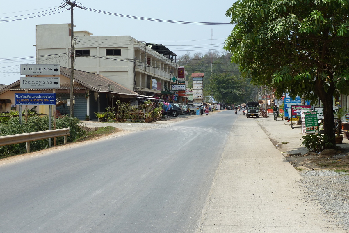 Picture Thailand Ko Chang Island road 2011-02 27 - Shopping Island road