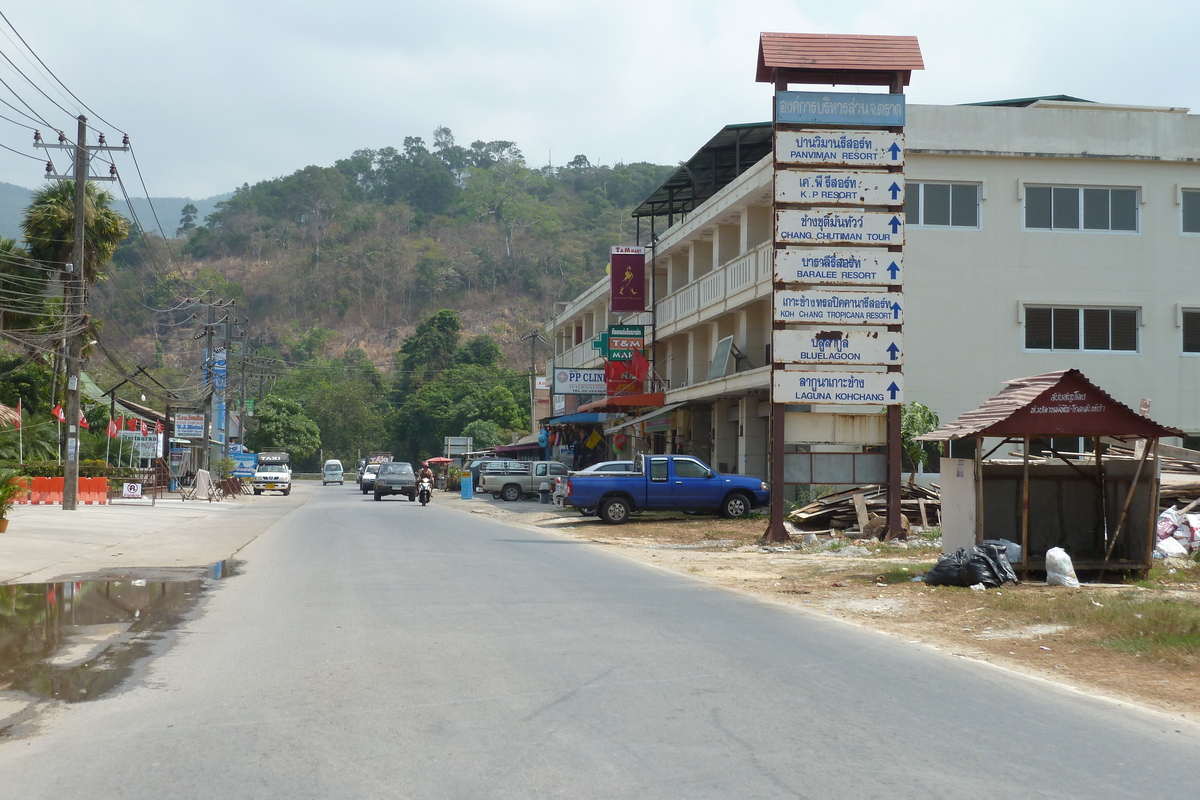 Picture Thailand Ko Chang Island road 2011-02 63 - Cost Island road