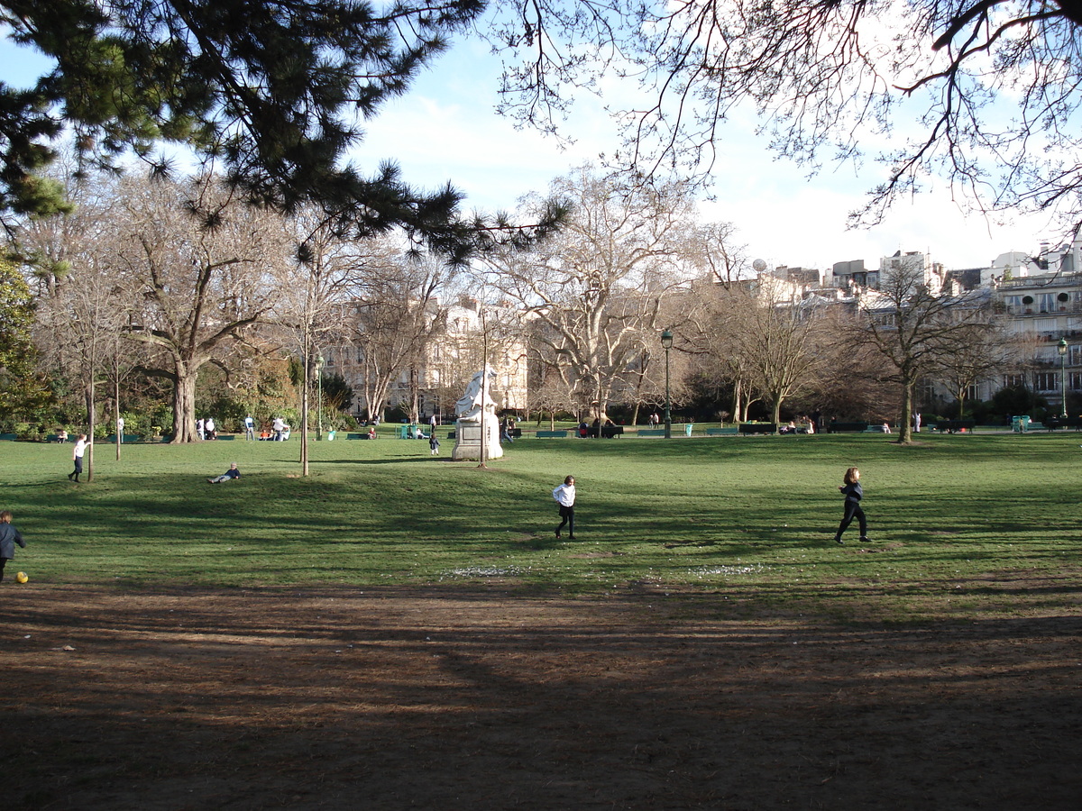 Picture France Paris Monceau Garden 2006-03 53 - City View Monceau Garden