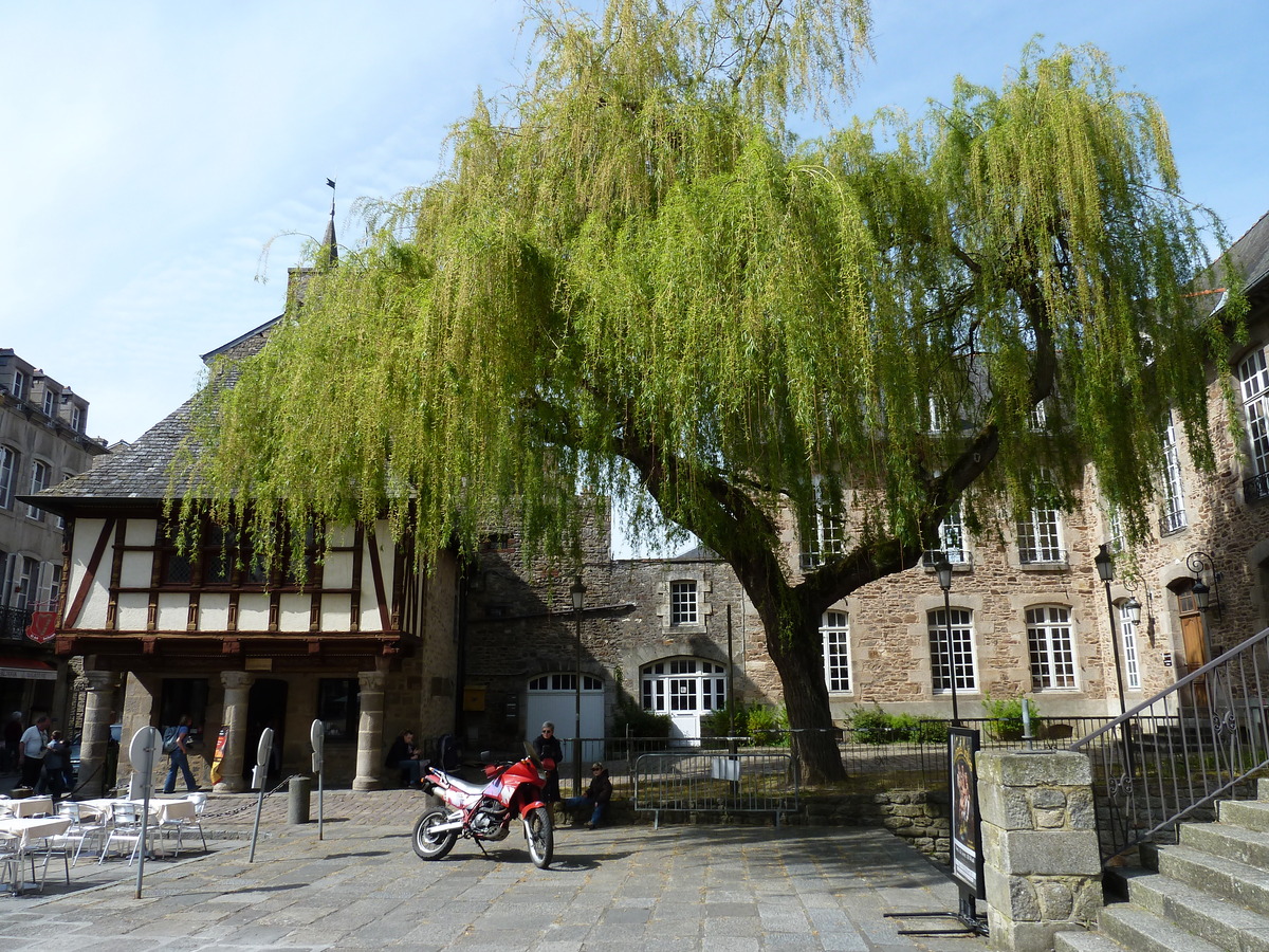 Picture France Dinan 2010-04 46 - Streets Dinan