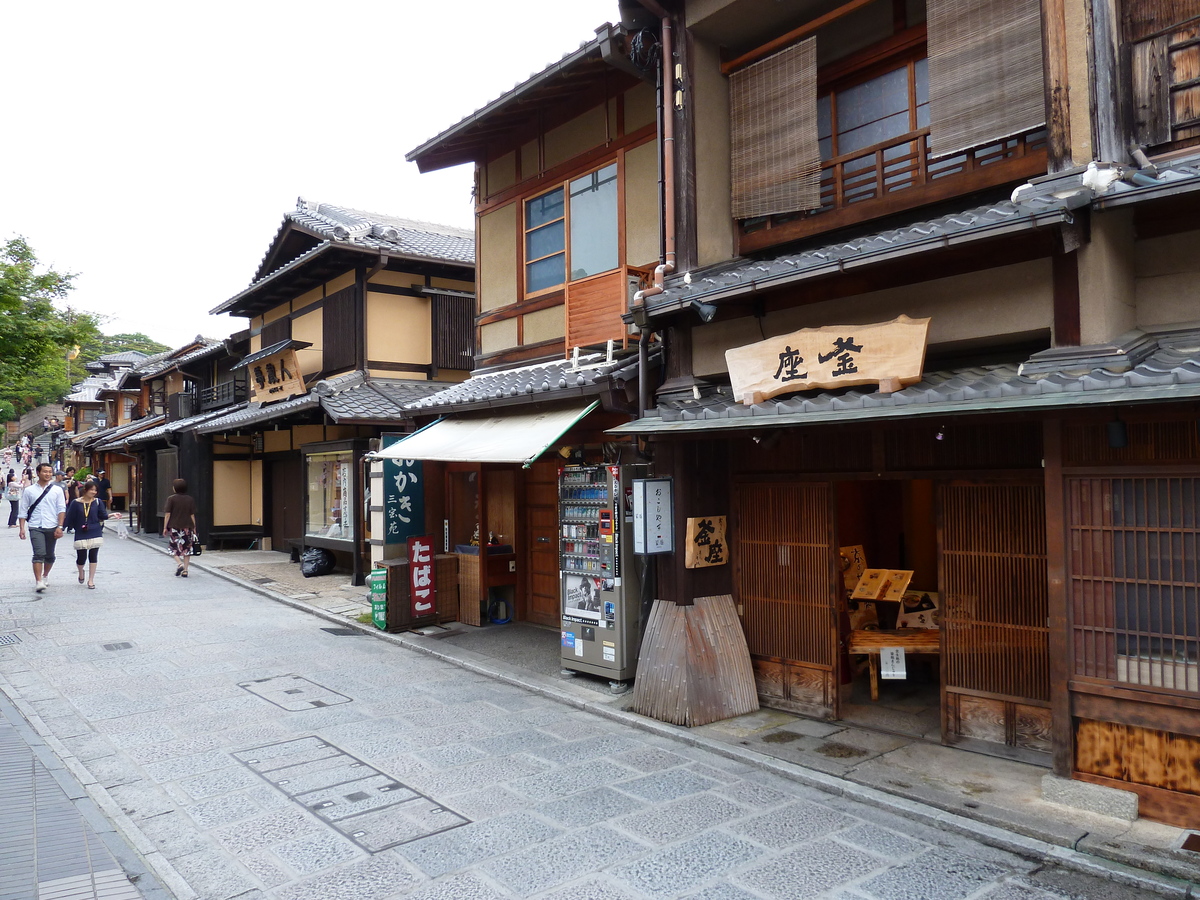 Picture Japan Kyoto Ninenzaka 2010-06 86 - Walking Street Ninenzaka