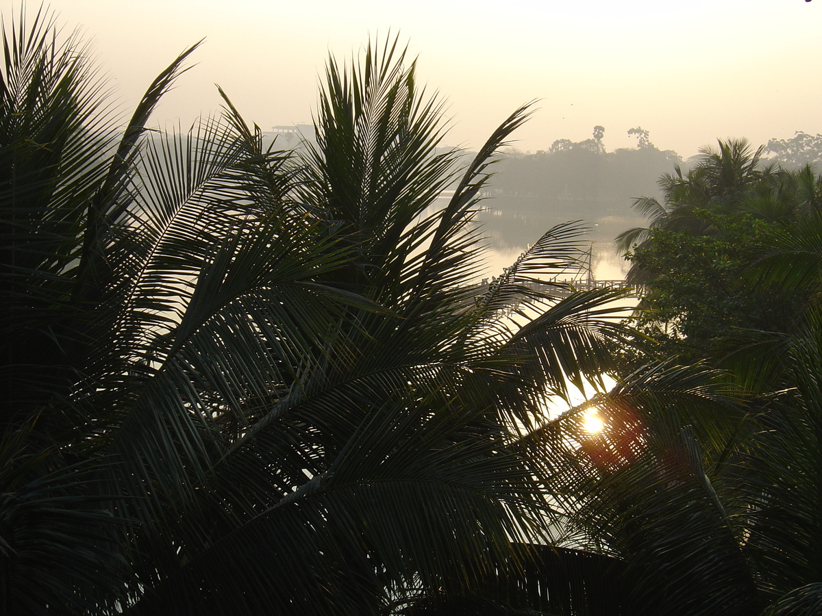 Picture Myanmar Yangon Kandawgyi Palace Hotel 2005-01 1 - Rain Season Kandawgyi Palace Hotel