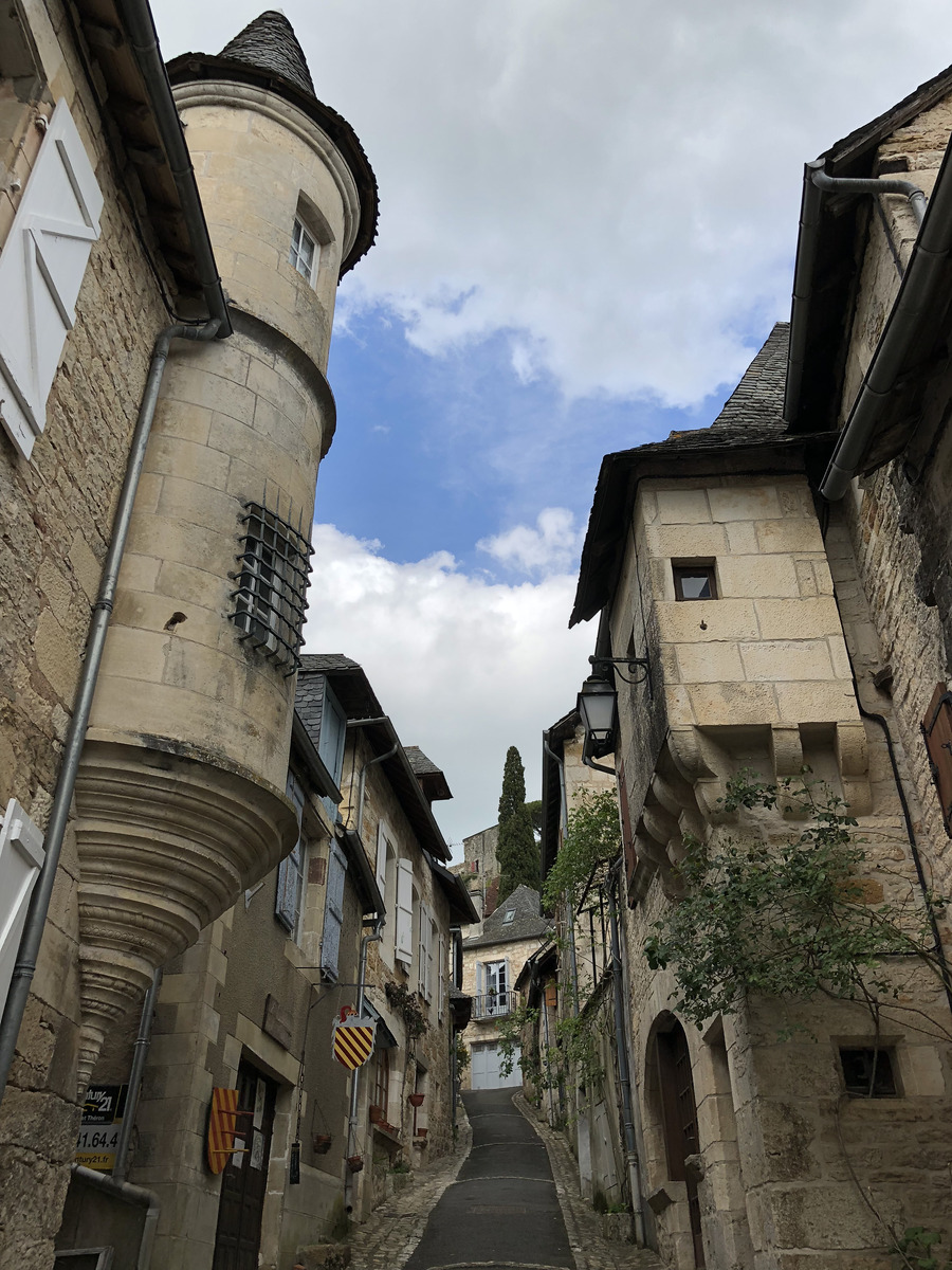 Picture France Turenne 2018-04 128 - Hotel Pool Turenne