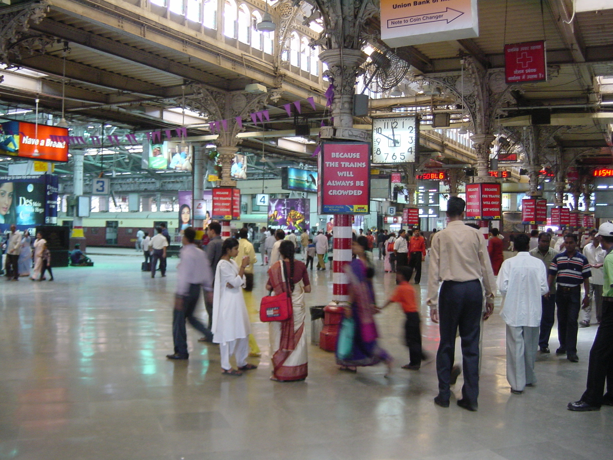 Picture India Mumbai 2003-05 11 - Walking Street Mumbai