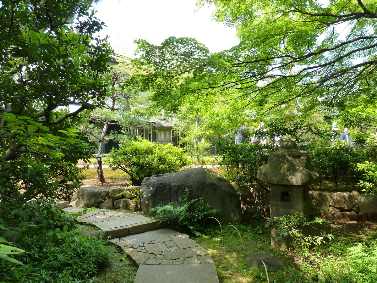 Picture Japan Tokyo Nezu Museum 2010-06 56 - Streets Nezu Museum