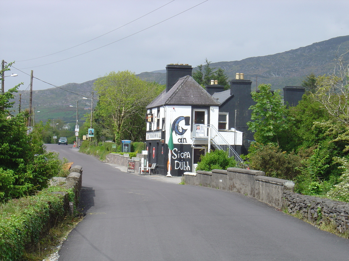 Picture Ireland Kerry Ring Staigue Fort 2004-05 11 - Street Staigue Fort