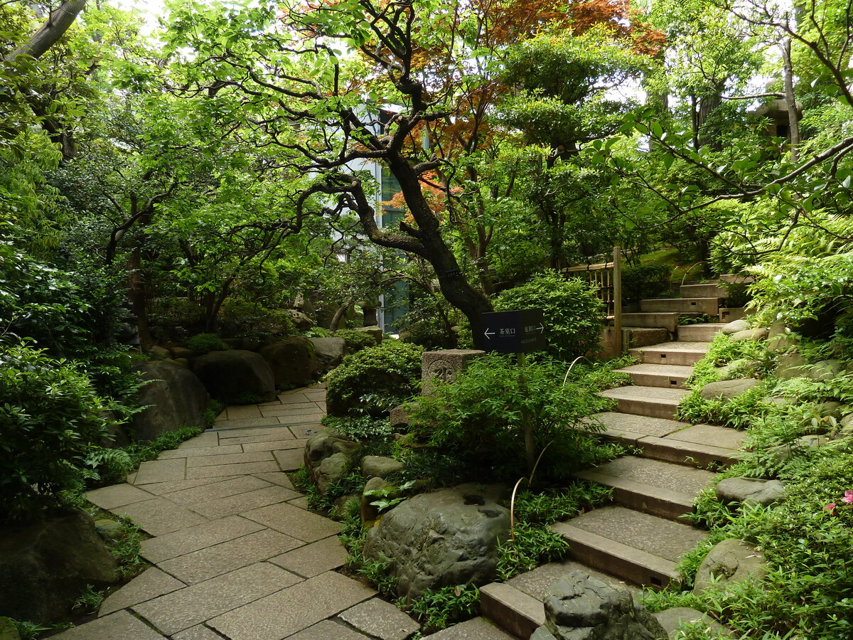 Picture Japan Tokyo Nezu Museum 2010-06 90 - City Sight Nezu Museum