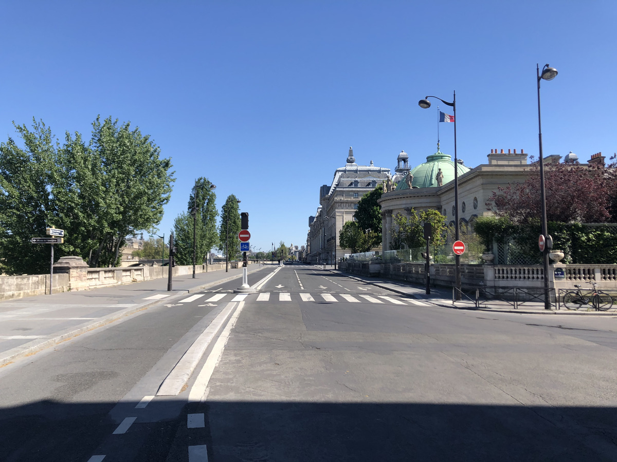 Picture France Paris lockdown 2020-04 335 - Waterfall Paris lockdown