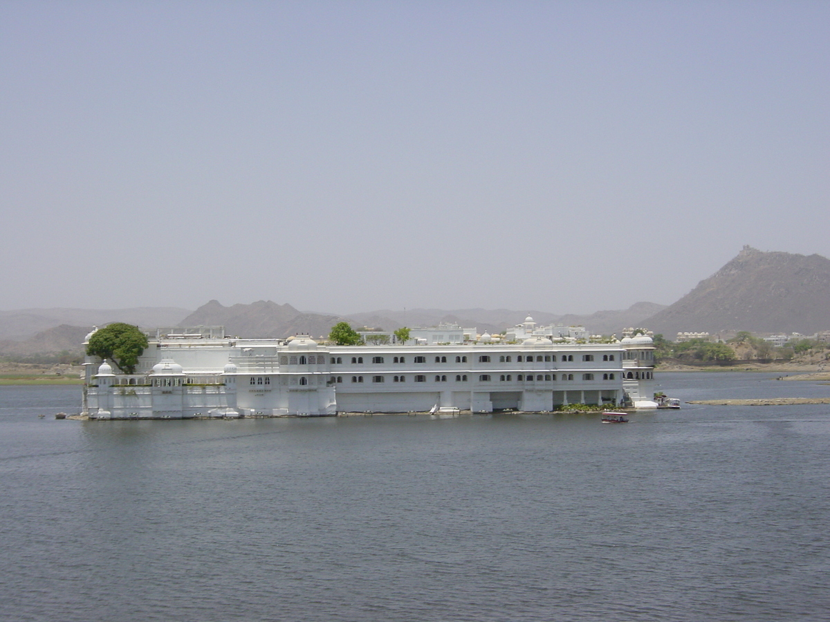 Picture India Udaipur Lake Palace Hotel 2003-05 4 - To see Lake Palace Hotel