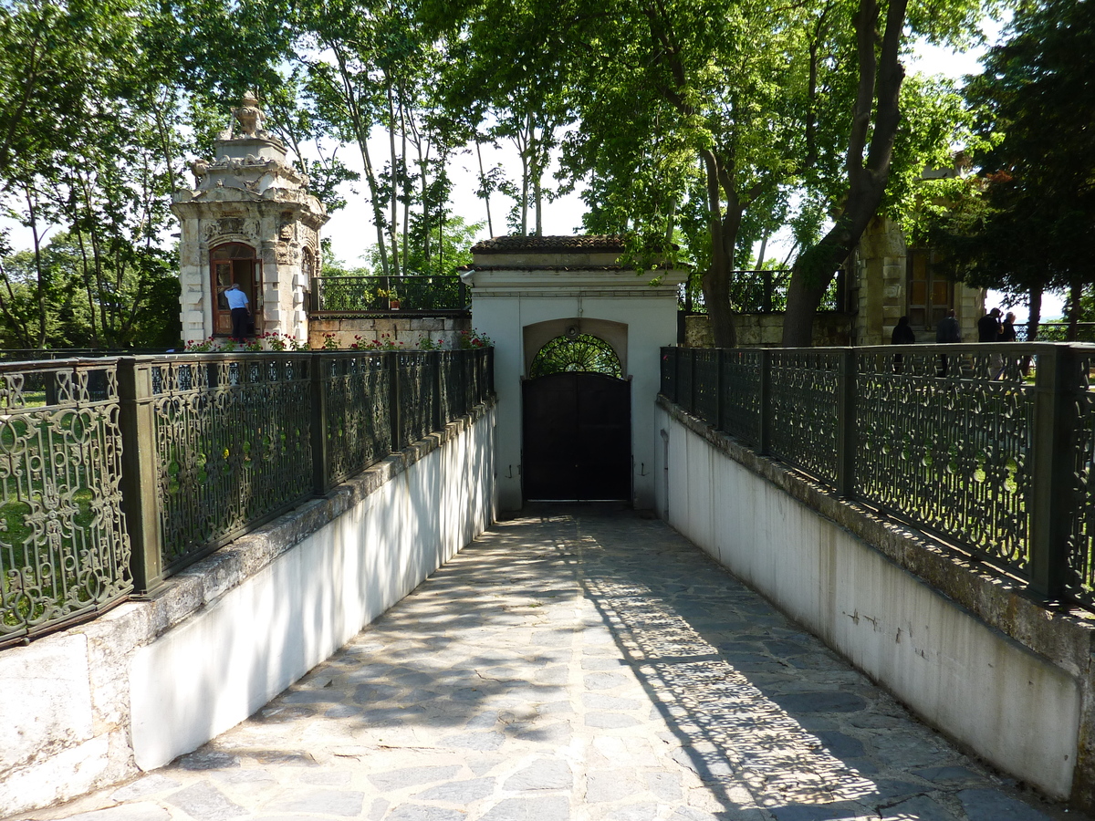 Picture Turkey Istanbul Topkapi Palace 2009-06 72 - Waterfall Topkapi Palace