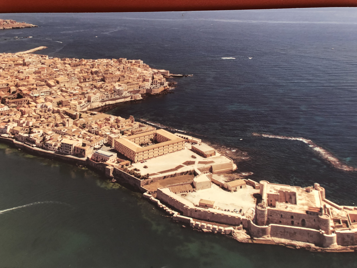 Picture Italy Sicily Ortigia 2020-02 175 - Monument Ortigia