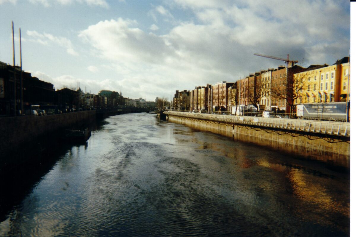 Picture Ireland Dublin 2000-11 10 - Monument Dublin