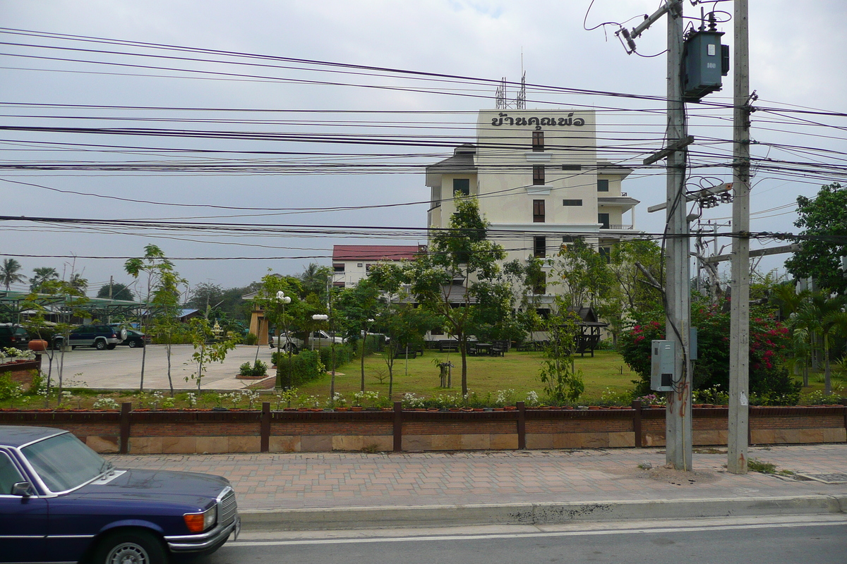 Picture Thailand Chonburi Sukhumvit road 2008-01 134 - Monument Sukhumvit road