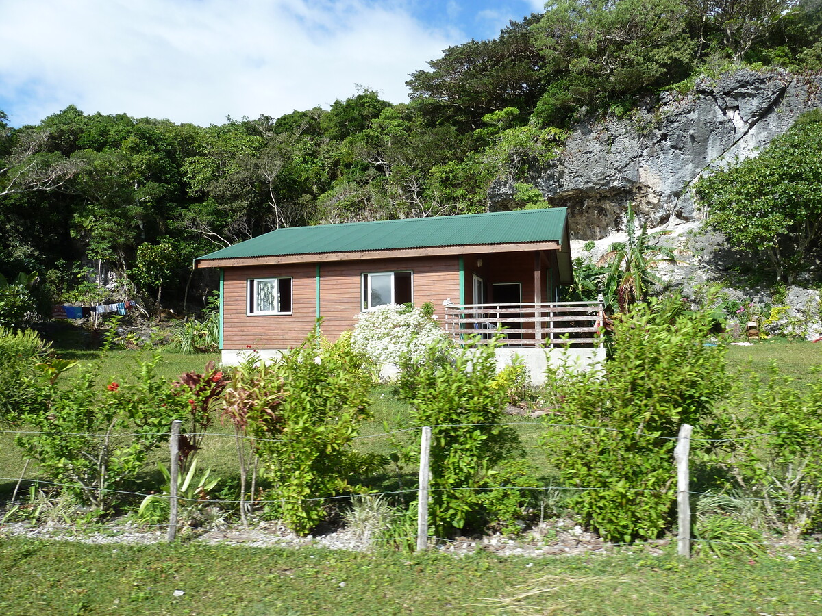 Picture New Caledonia Lifou Josip 2010-05 11 - Price Josip