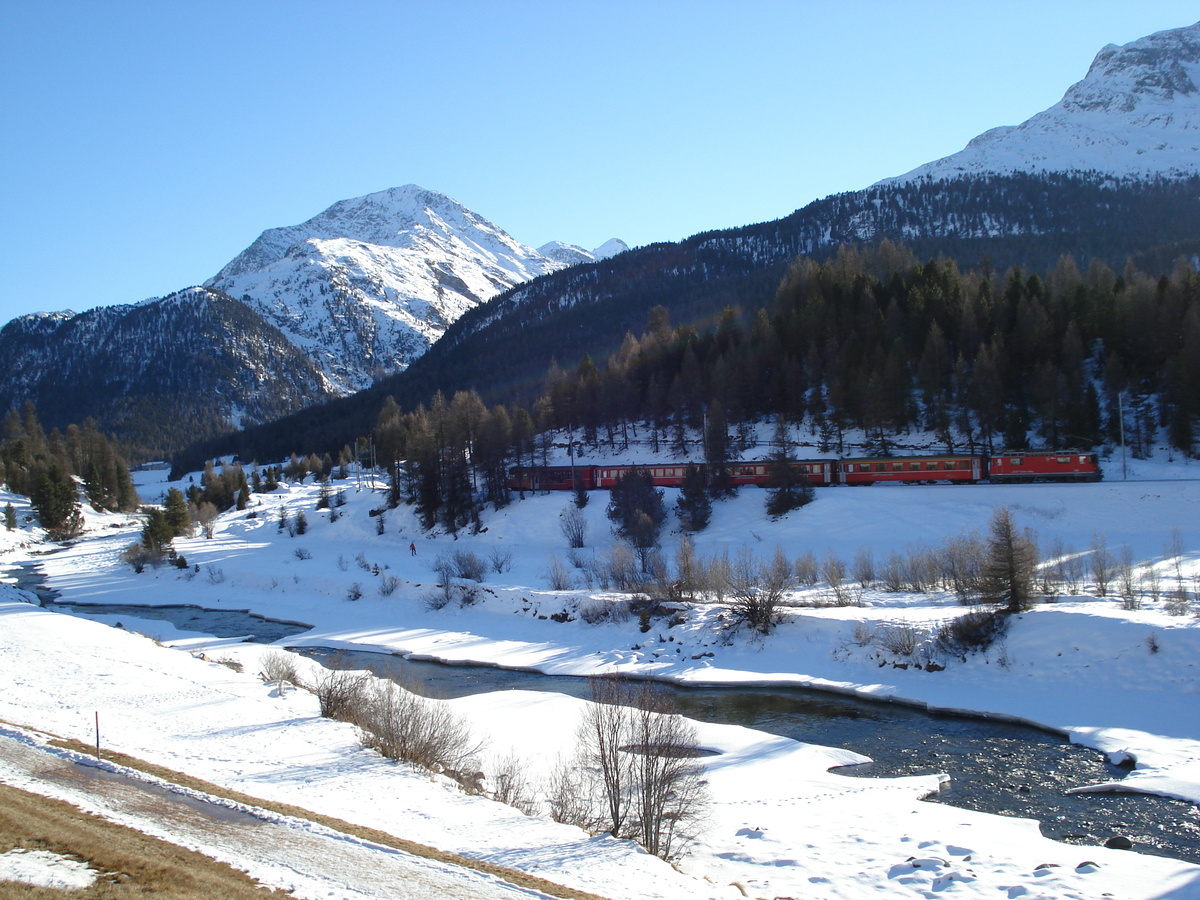 Picture Swiss Pontresina to St Moritz Road 2007-01 8 - Waterfall Pontresina to St Moritz Road