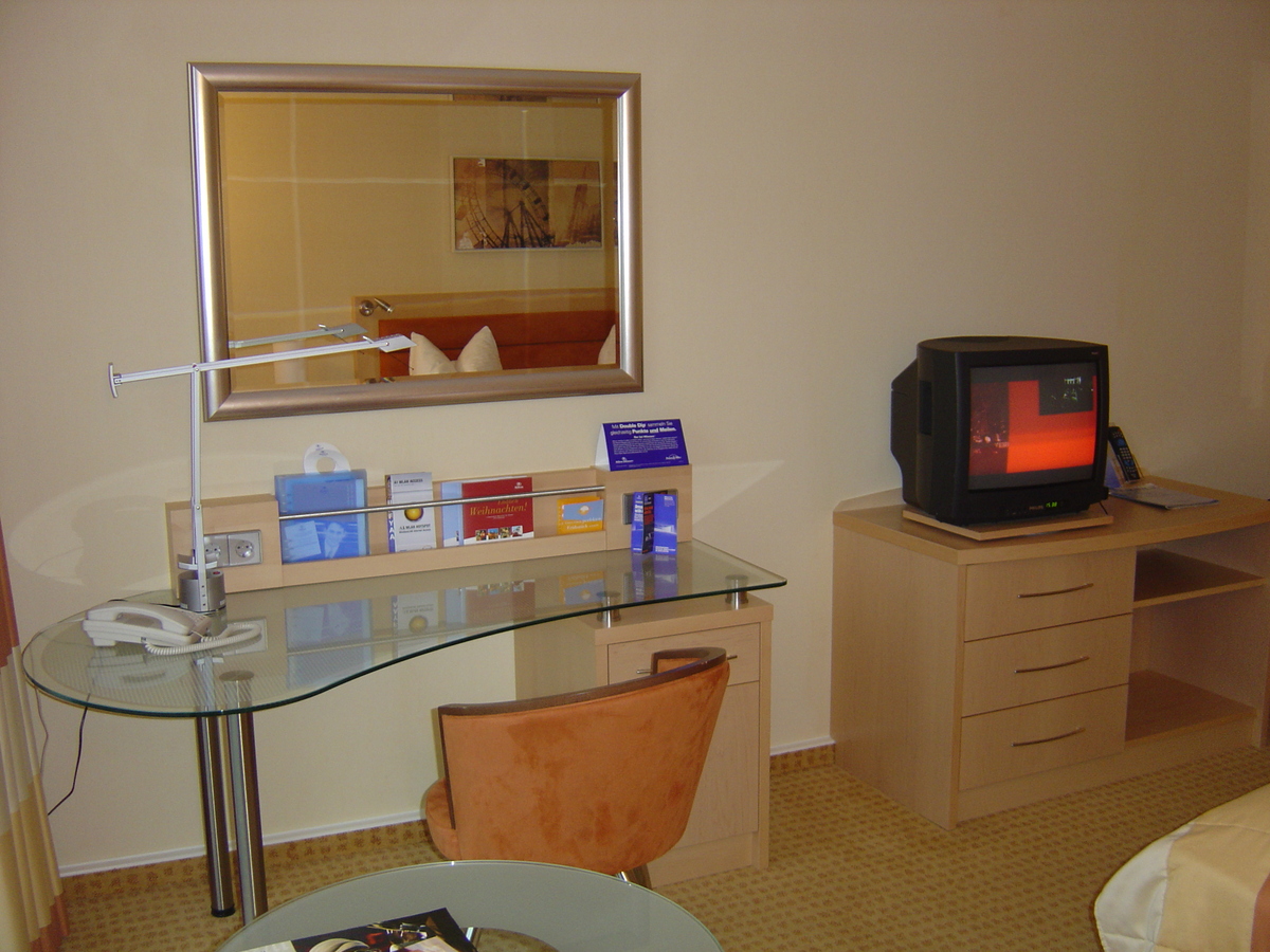 Picture Austria Vienna Hilton Hotel 2004-11 15 - Savings Hilton Hotel