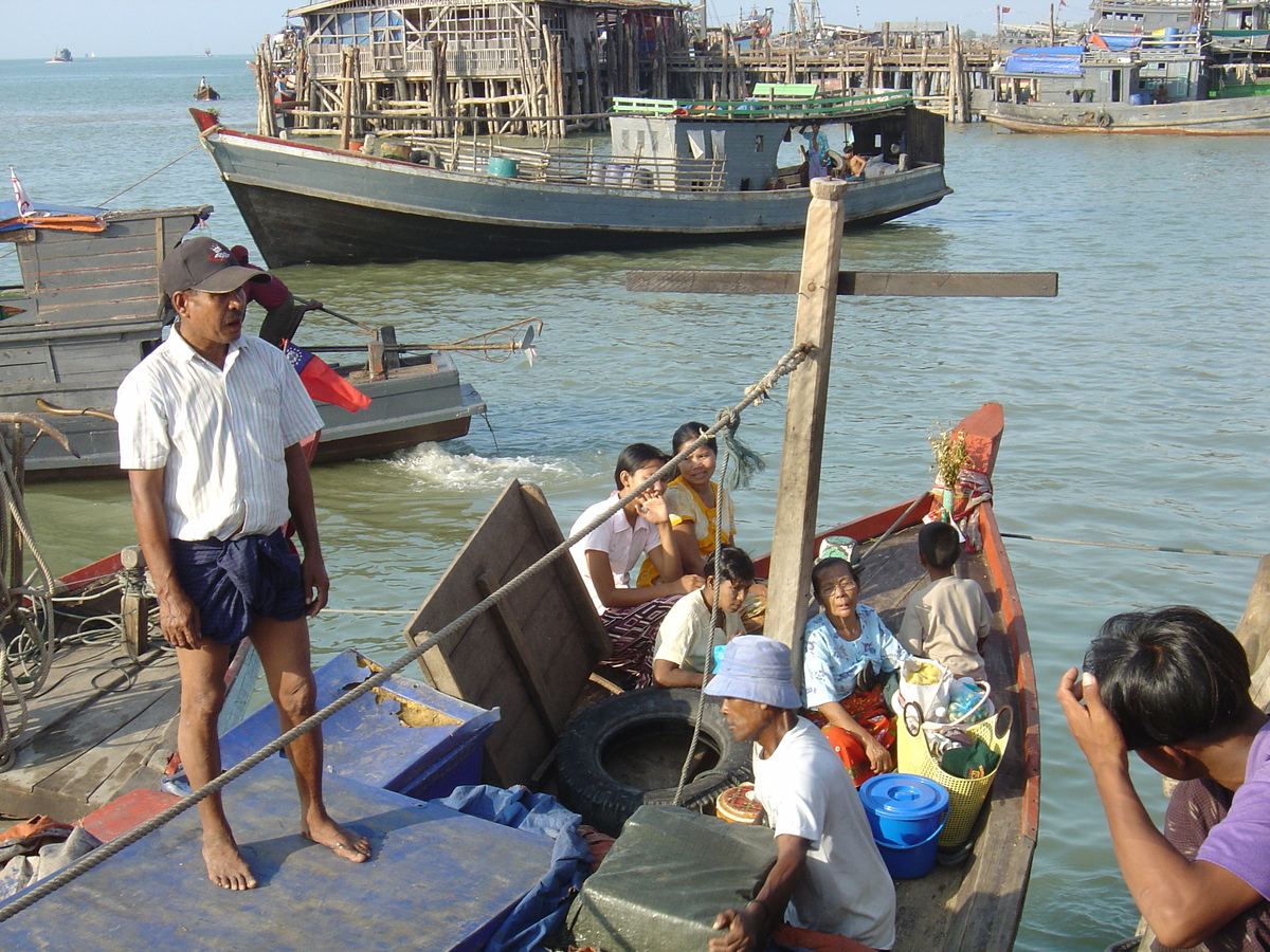 Picture Myanmar Myeik (Mergui) 2005-01 21 - Hot Season Myeik (Mergui)