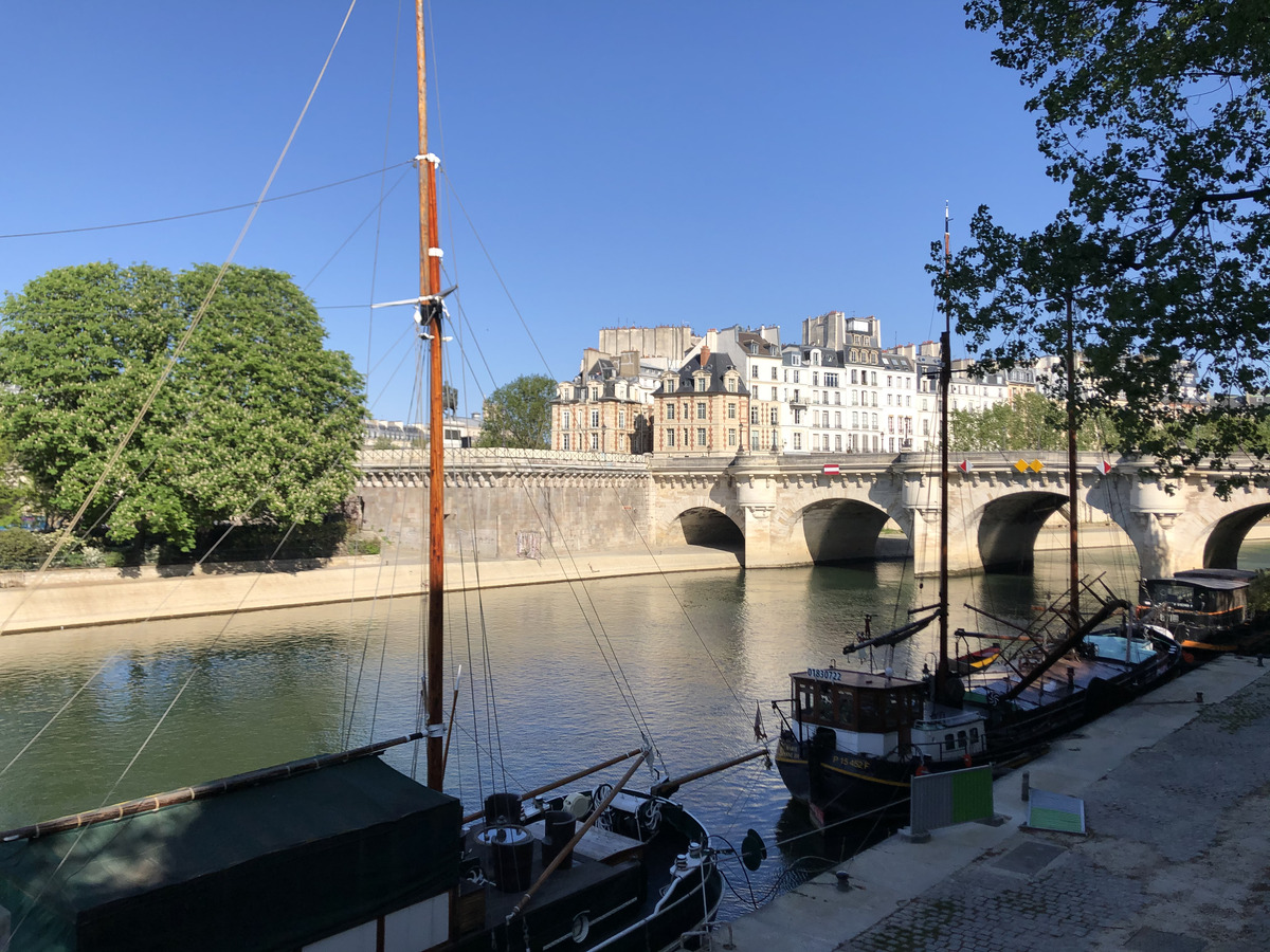 Picture France Paris lockdown 2020-04 201 - Restaurants Paris lockdown