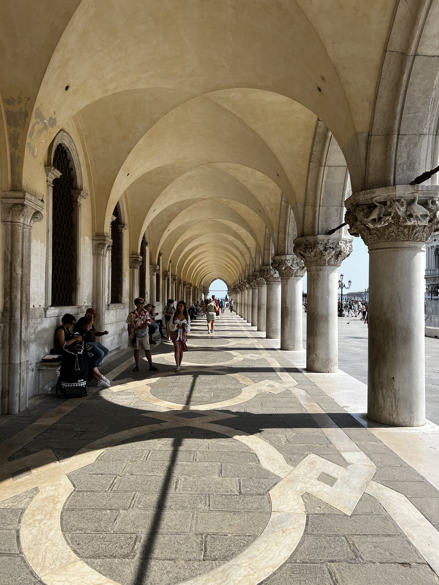 Picture Italy Venice Doge's Palace (Palazzo Ducale) 2022-05 104 - Waterfall Doge's Palace (Palazzo Ducale)