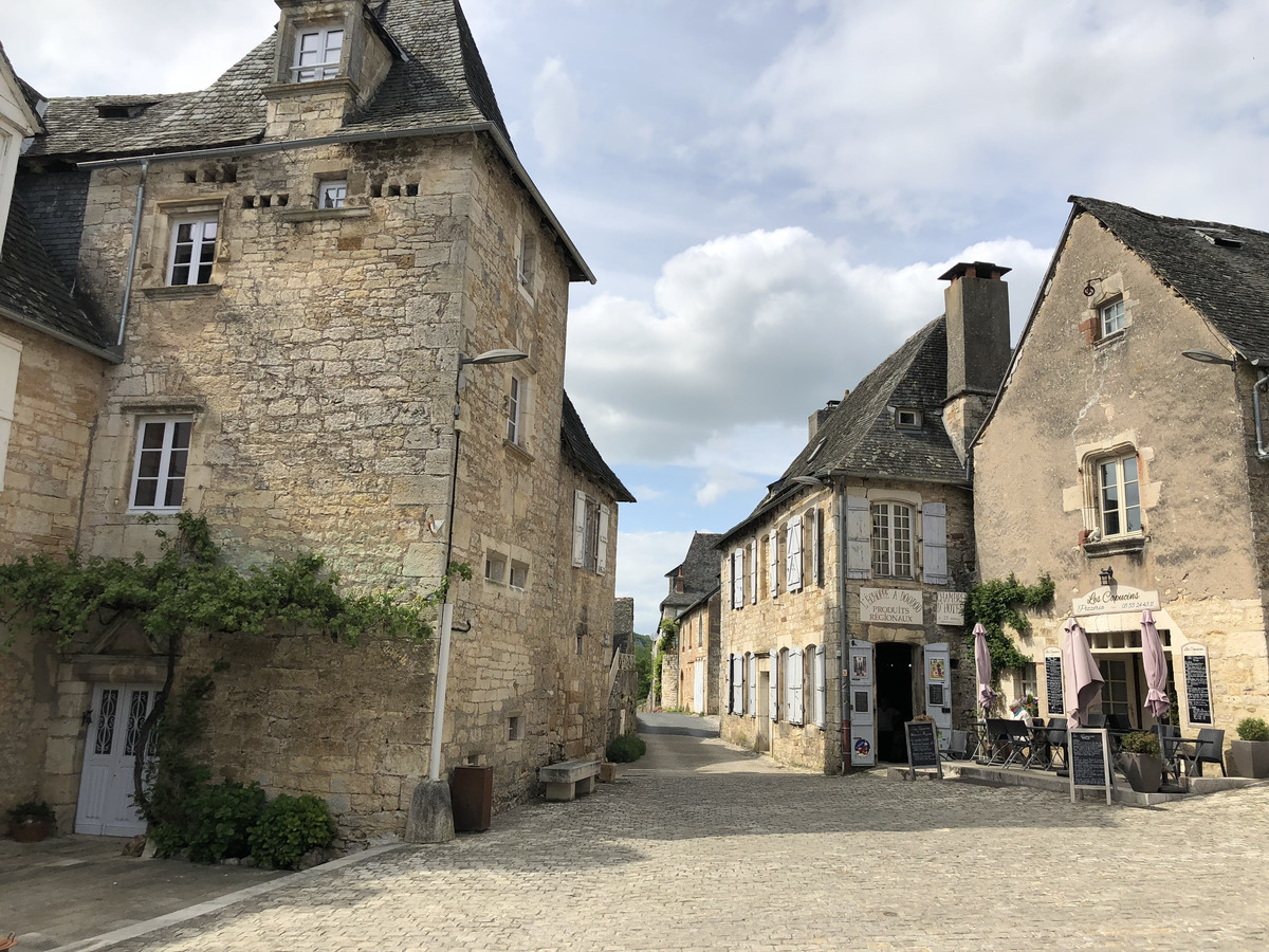 Picture France Turenne 2018-04 104 - Rain Season Turenne