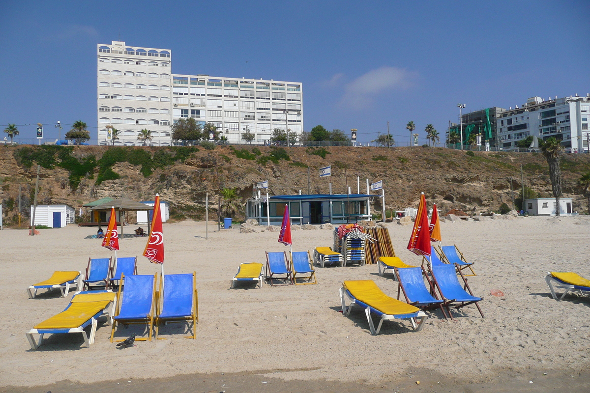 Picture Israel Bat Yam Beach 2007-06 60 - Savings Bat Yam Beach