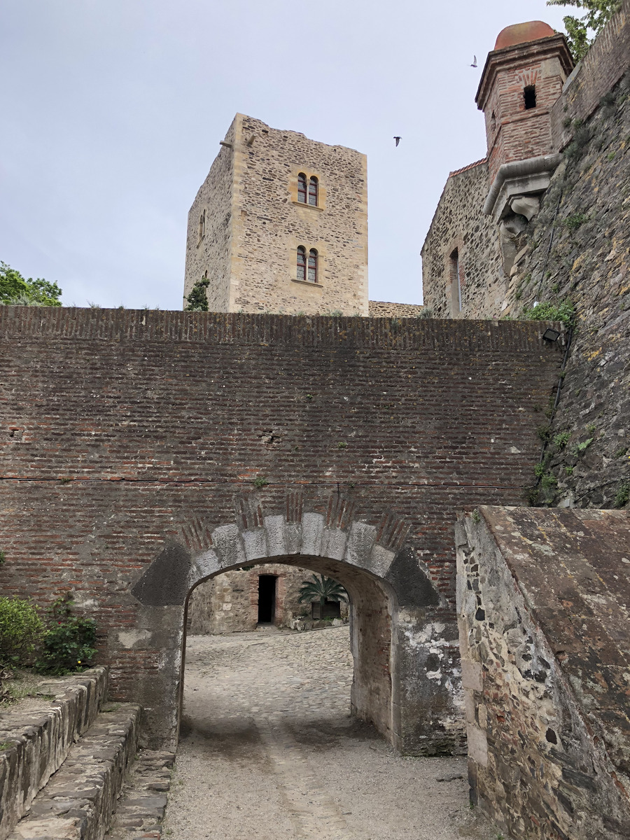 Picture France Collioure 2018-04 0 - Waterfall Collioure