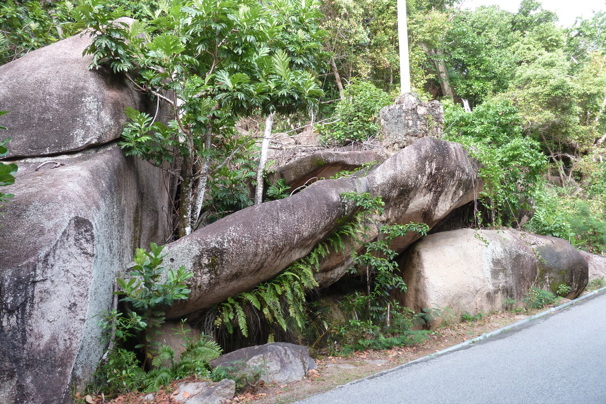 Picture Seychelles Praslin 2011-10 11 - Monument Praslin