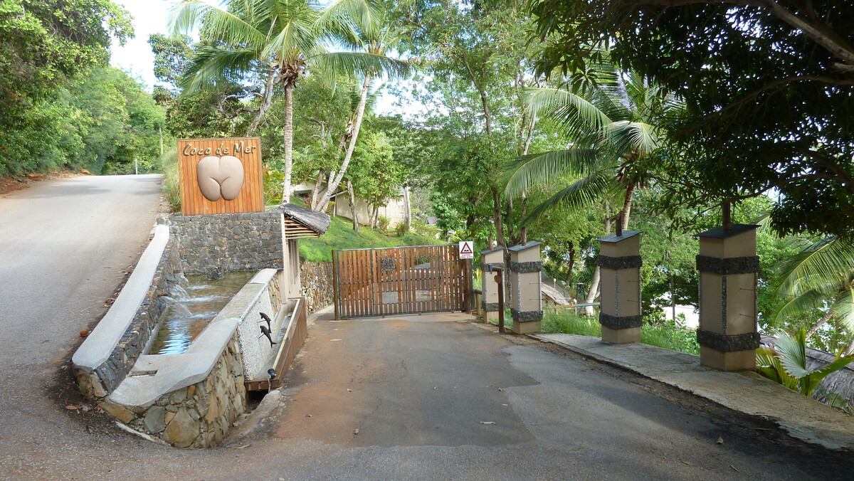 Picture Seychelles Praslin 2011-10 39 - City View Praslin