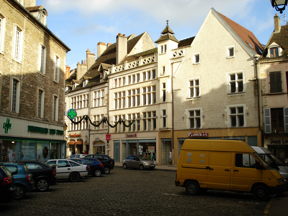 Picture France Beaune 2007-01 63 - Walking Street Beaune