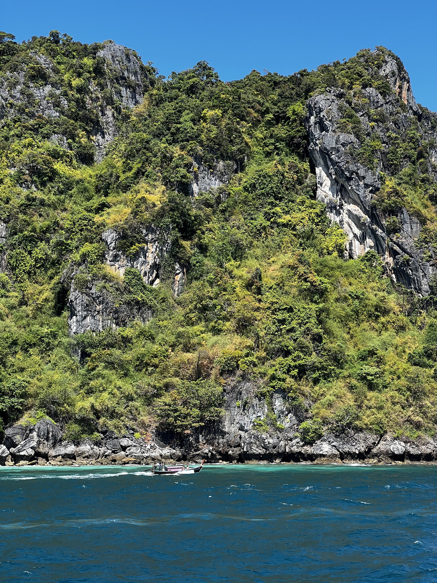 Picture Thailand Phuket to Ko Phi Phi Ferry 2021-12 108 - Monument Phuket to Ko Phi Phi Ferry