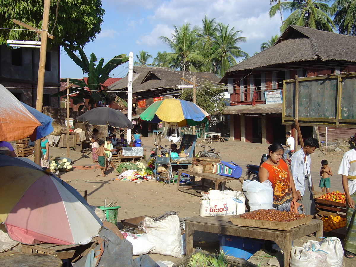 Picture Myanmar Myeik (Mergui) 2005-01 41 - Summer Myeik (Mergui)