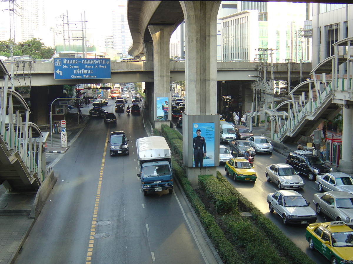 Picture Thailand Bangkok Sky Train 2004-12 106 - Monument Sky Train