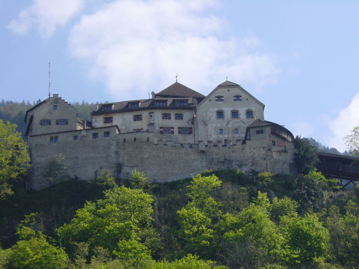 Picture Liechstenstein Vaduz 2002-04 2 - Monument Vaduz