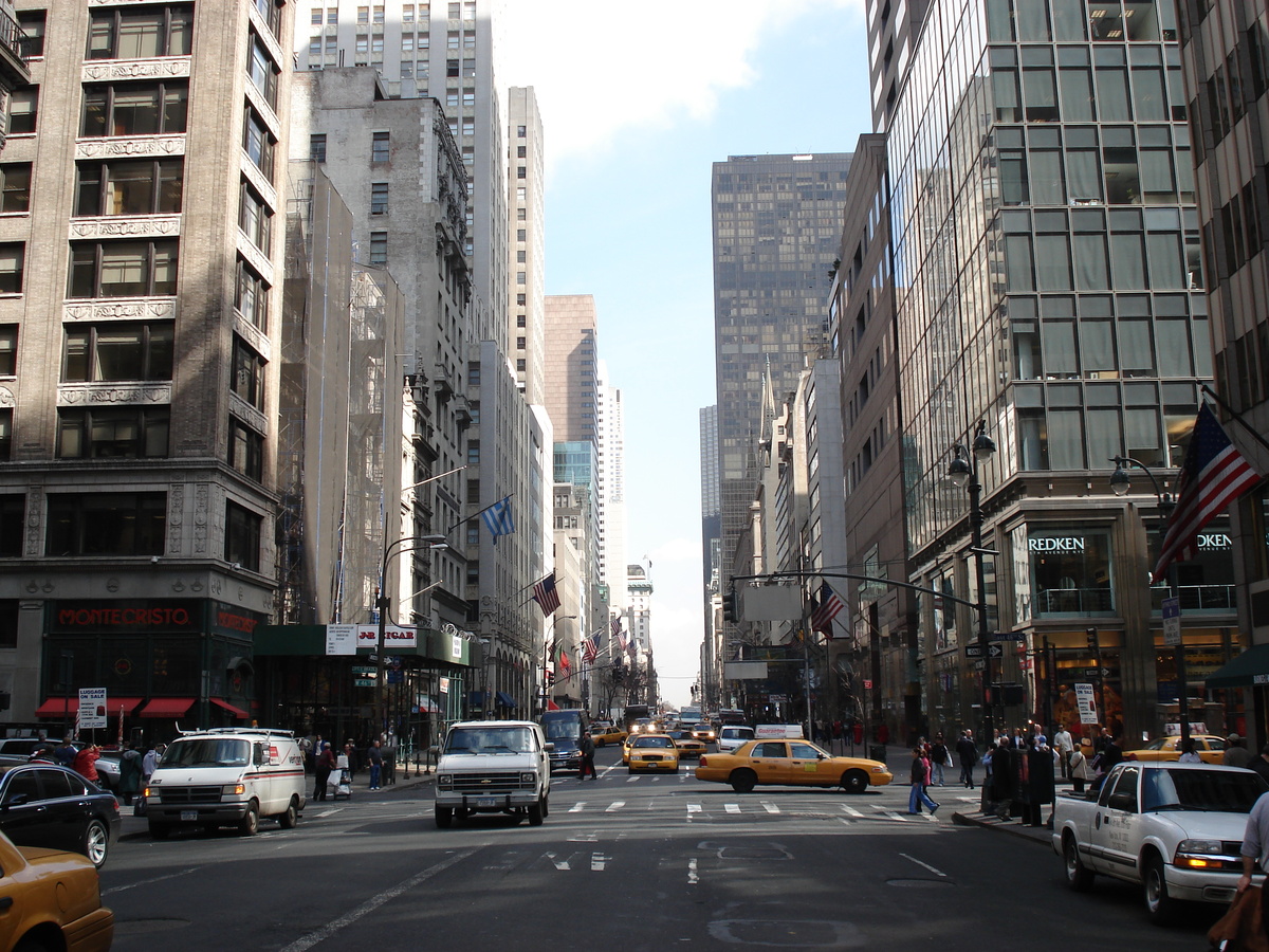 Picture United States New York down the 5th Avenue 2006-03 76 - Hot Season down the 5th Avenue