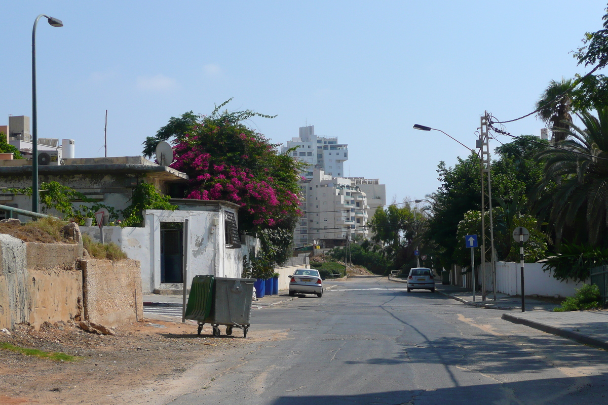 Picture Israel Bat Yam 2007-06 62 - Monuments Bat Yam