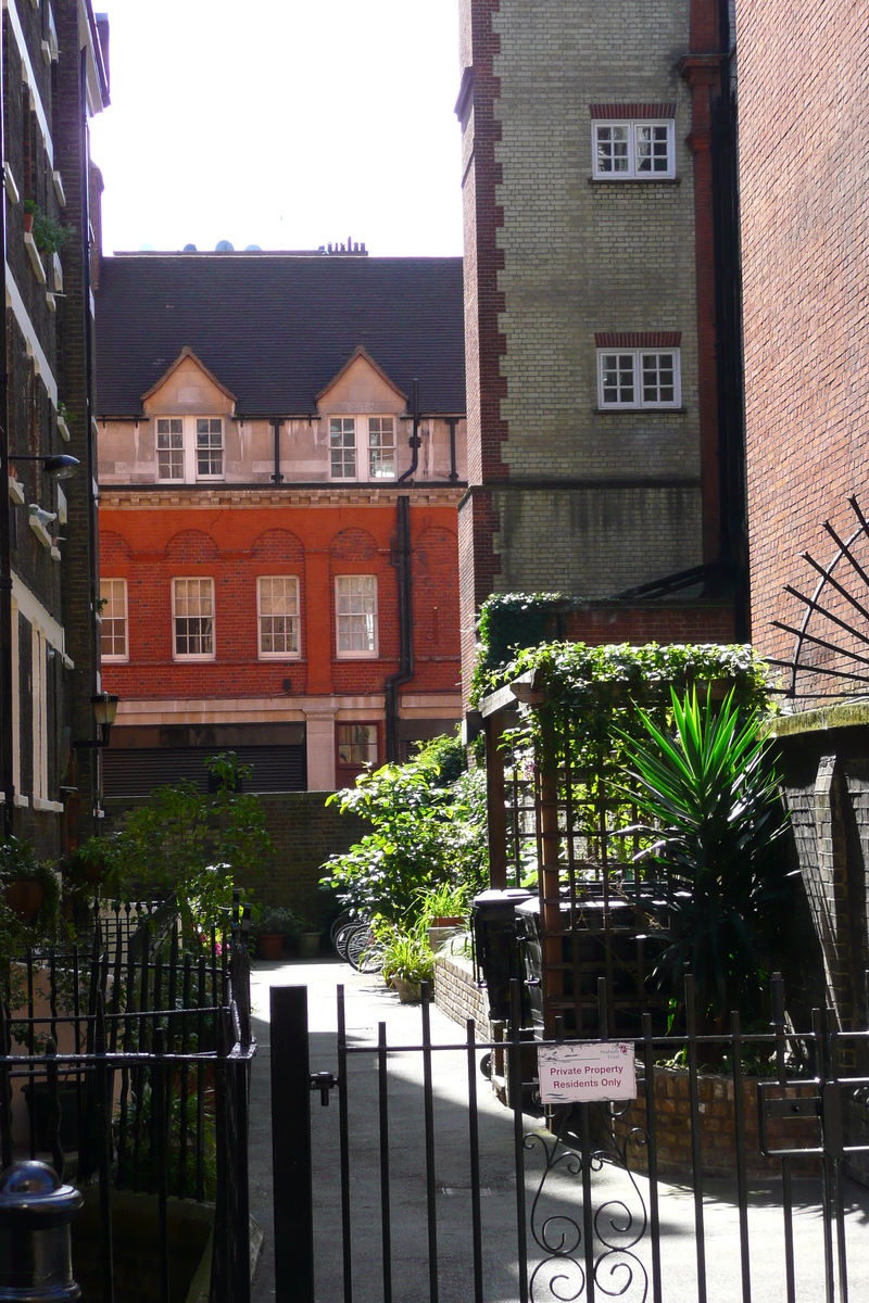 Picture United Kingdom London WeighHouse Street 2007-09 11 - Monument WeighHouse Street