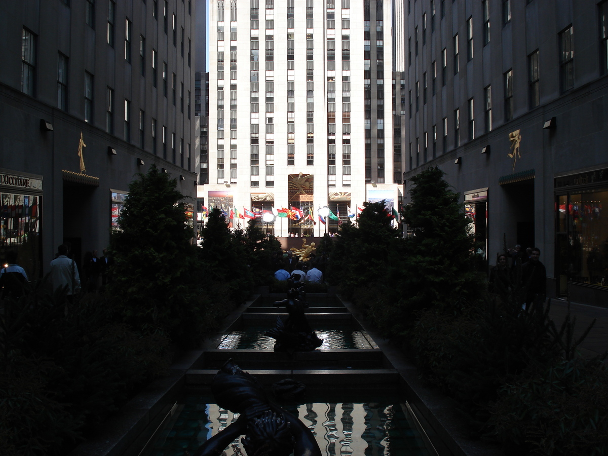 Picture United States New York Rockefeller Center 2006-03 0 - Waterfalls Rockefeller Center