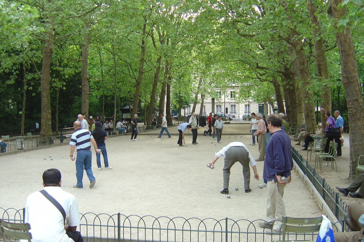 Picture France Paris Luxembourg Garden 2007-04 48 - Walking Street Luxembourg Garden